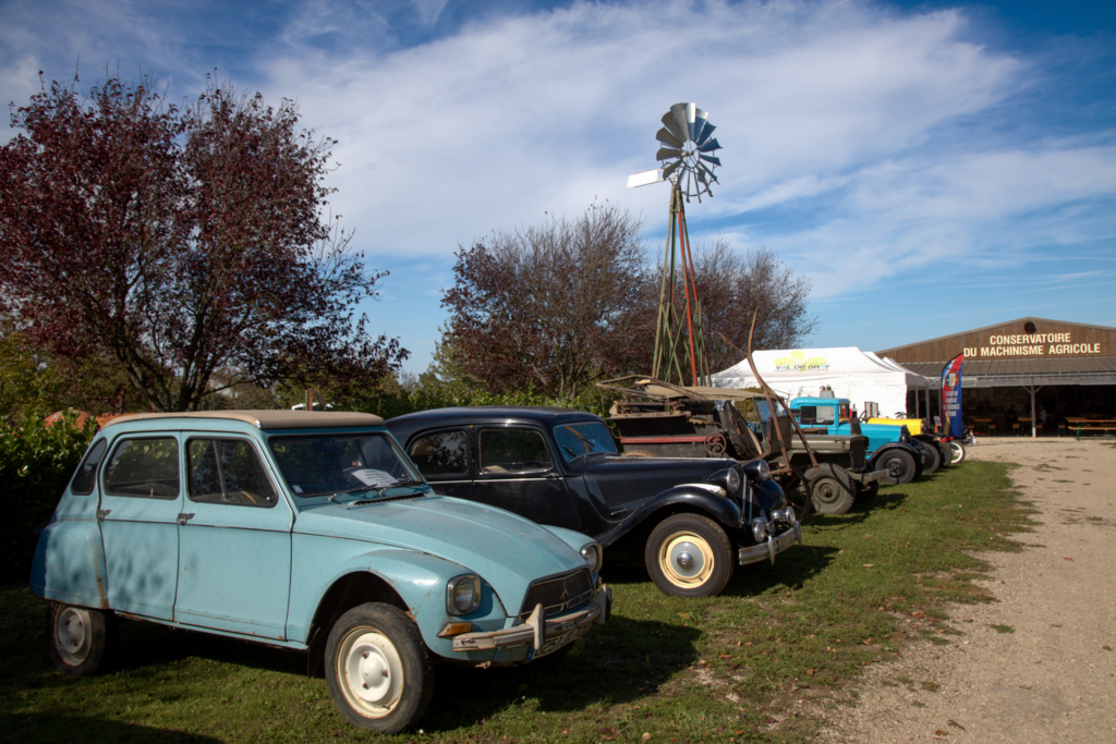 Voitures anciennes au Conservatoire du Machinisme Agricole et des Métiers d'autrefois